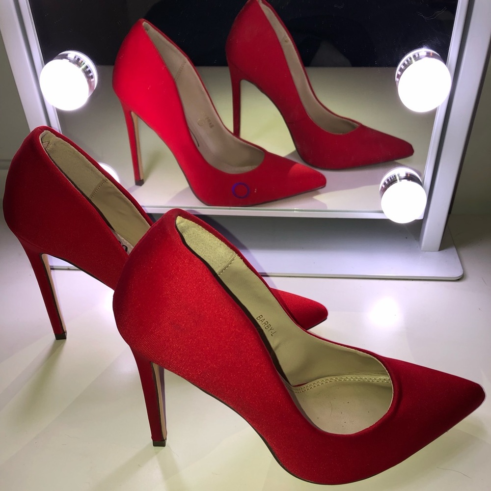 Red pump